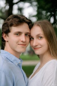 How love an AI girl?